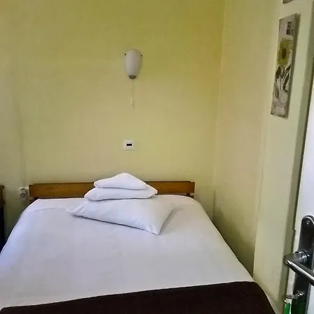 Hotel Adonis