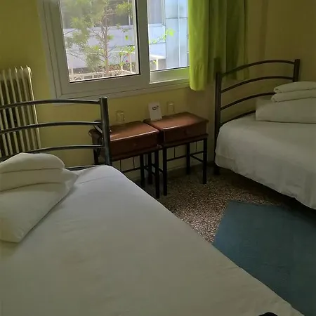 Adonis Hotel *